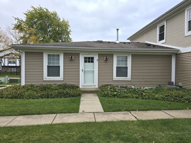 Primary Photo - 310 Russet Way