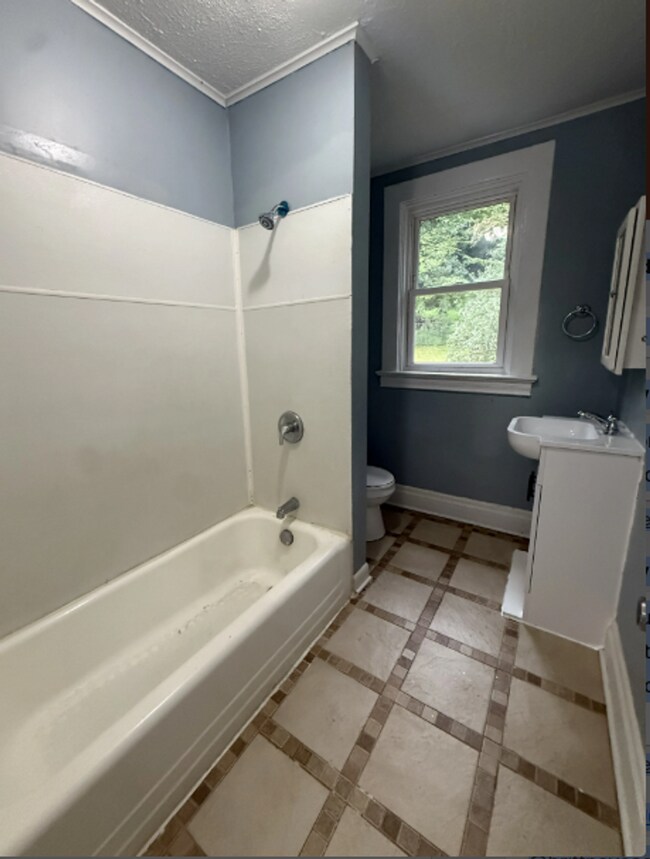 Building Photo - 7656 Highland Ave