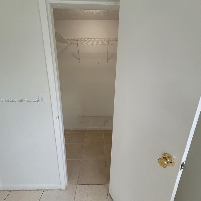 Building Photo - 5100 SW 41st St