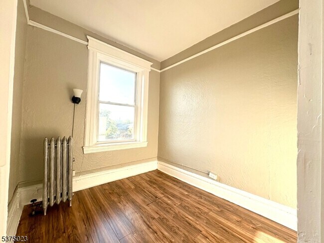 Building Photo - 96 Quitman St
