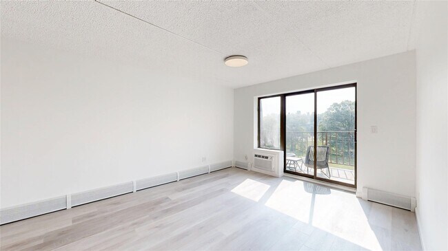 Building Photo - 560 Halstead Ave