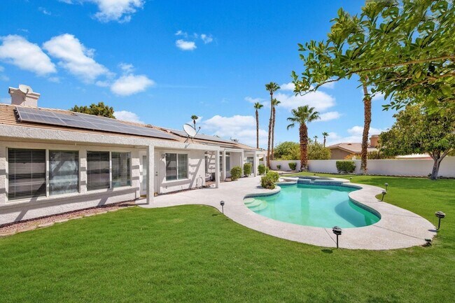 Building Photo - 47970 Vía Jardin