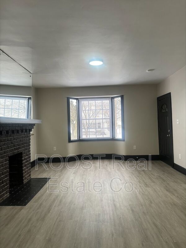 Building Photo - 98-100 N Hague Ave