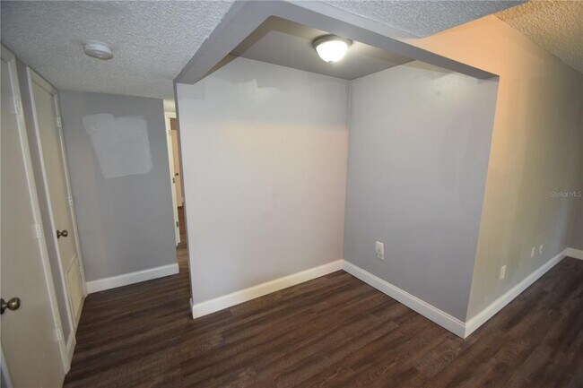 Building Photo - 1005 S New York Ave