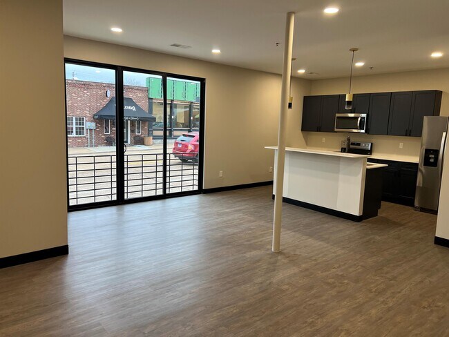 Building Photo - 104 E Market St