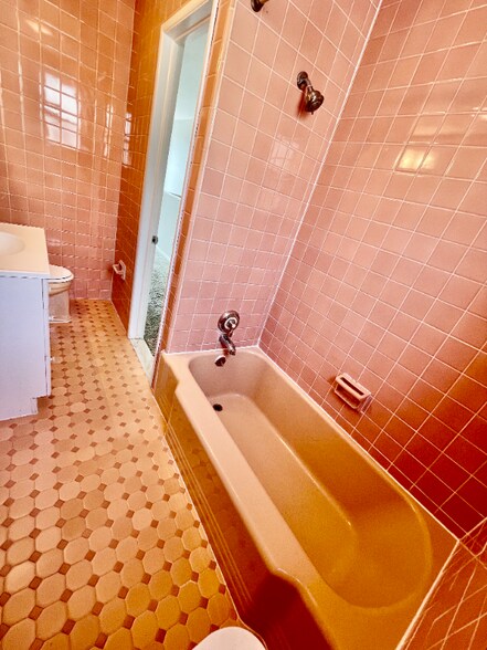 Building Photo - 1809 S 13th St