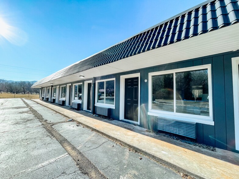 Building Photo - 7052 E Lamar Alexander Pkwy