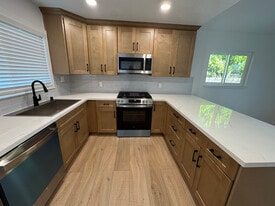 Building Photo - 2204 Lausett Ave