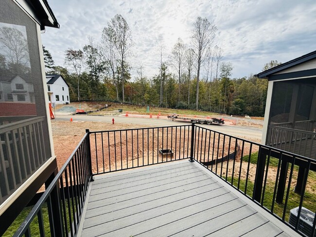 Building Photo - 4 Bed / 3.5 Bath Brand New Townhouse (12/7...