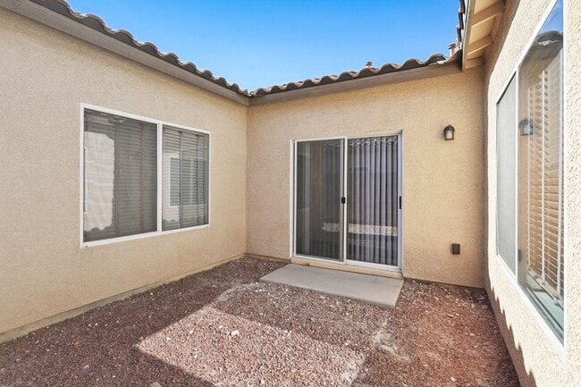 Building Photo - Lovely Northwest Gated Community Home
