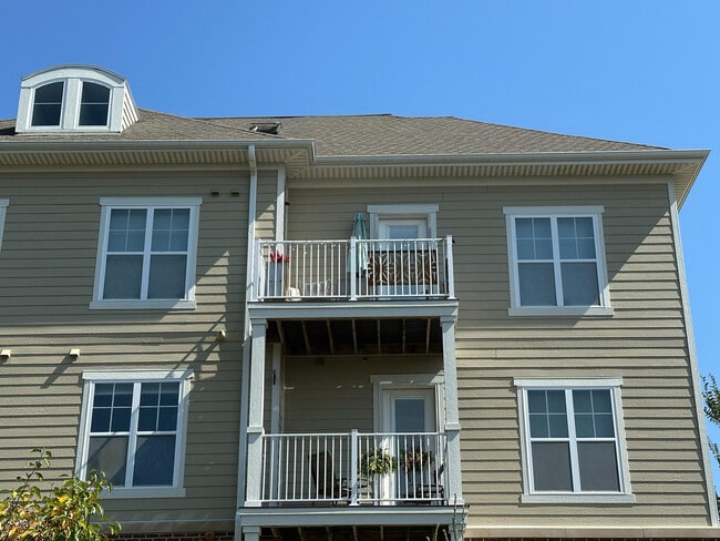 Building Photo - 180 E Capitol Dr