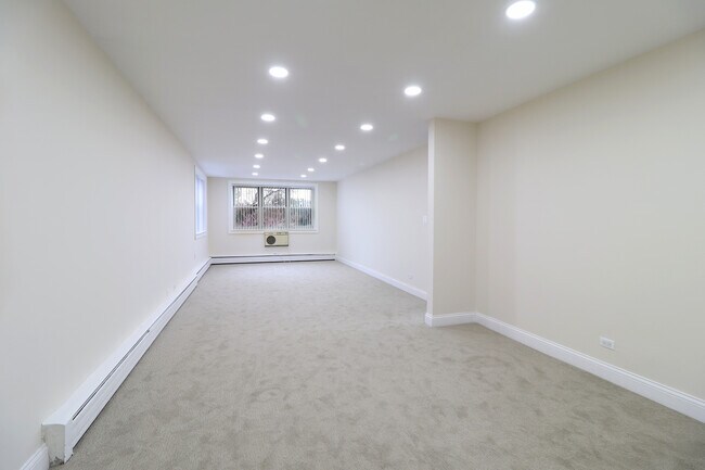 Building Photo - 6040 N Troy St