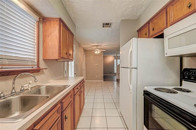 Building Photo - 17103 Blackhawk Blvd