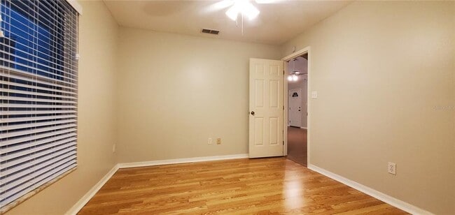 Building Photo - 913 Palm Forest Ln