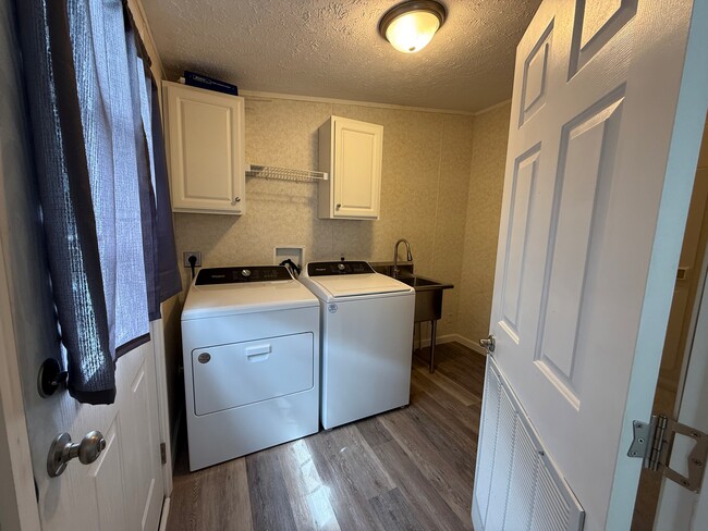 Laundry - 1336 Mars Evans City Rd