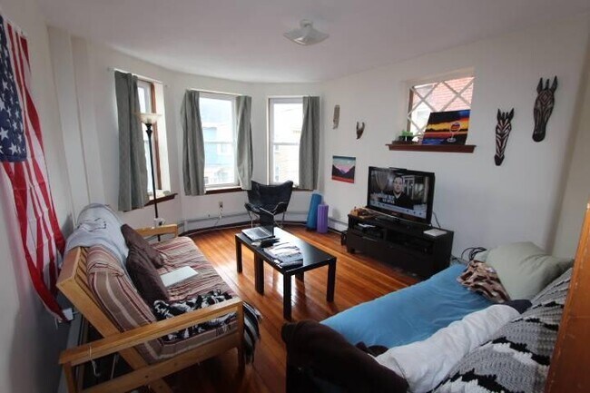 Building Photo - 3.0 bedroom in Cambridge Massachusetts 02139