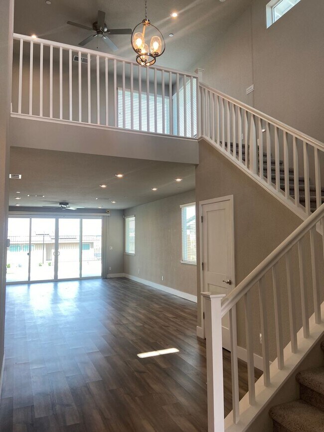 Building Photo - El Dorado Hills  - Saratoga Estates, Gated Community. 4 Bdrm, 3 Bath