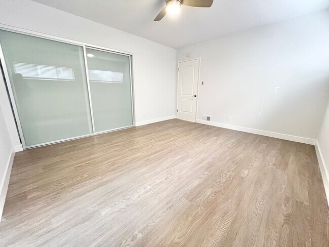 Building Photo - Modern 2 Bedroom Peninsula Gem Steps from the Shore