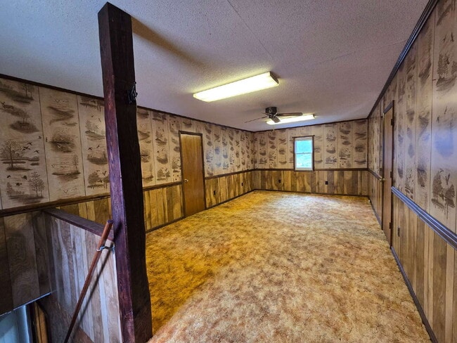 Building Photo - 844 Old Church Rd