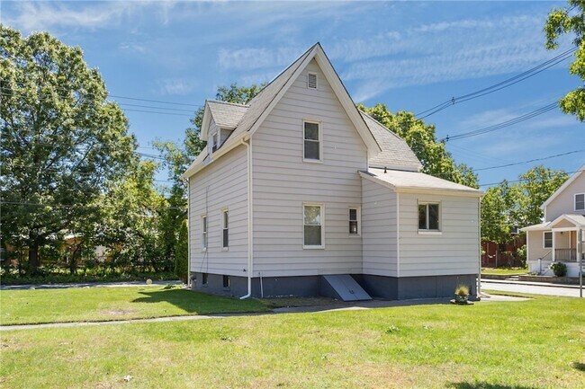 Building Photo - 9 Gardner Ave