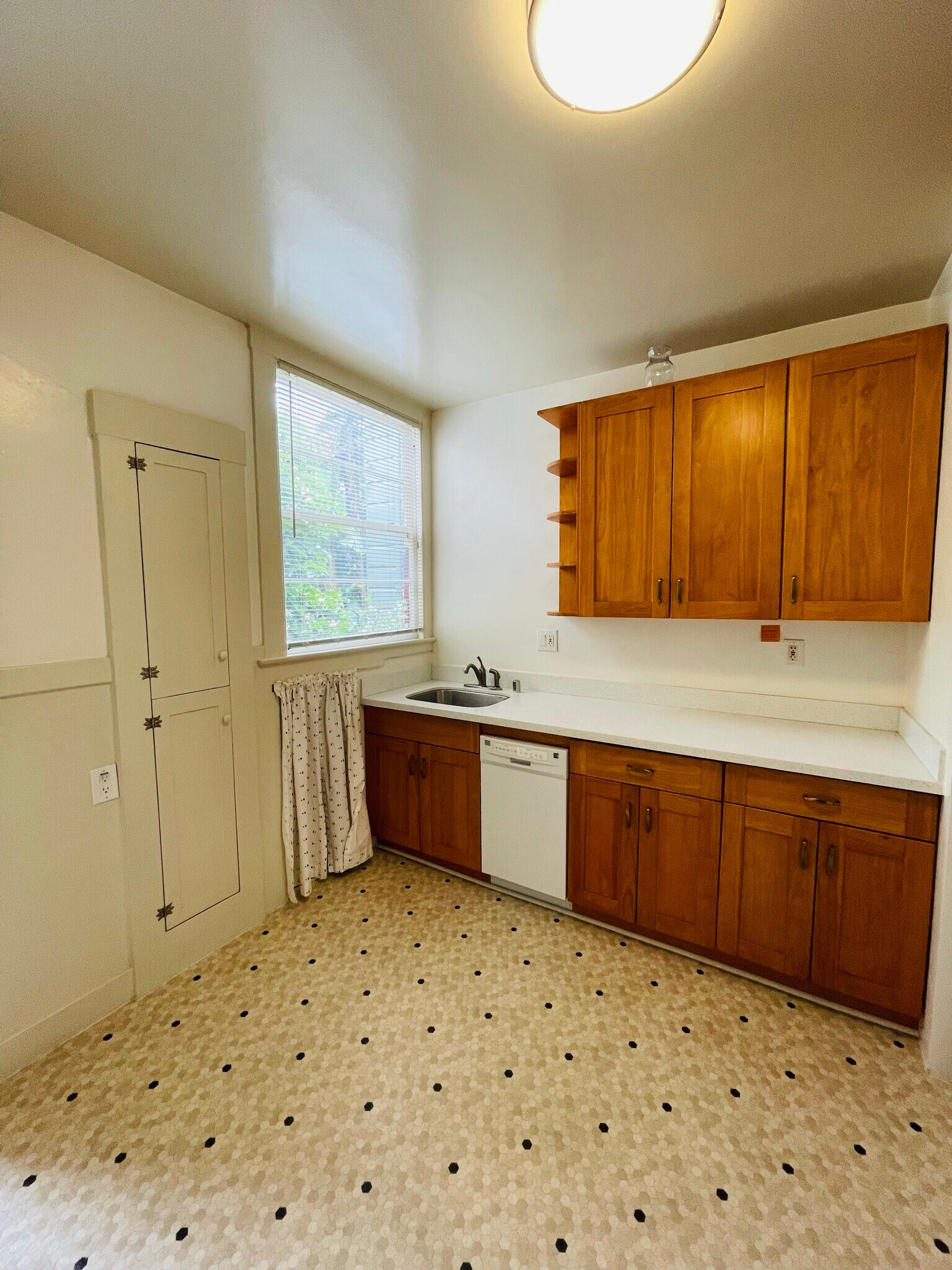 Building Photo - 1309 Kansas St