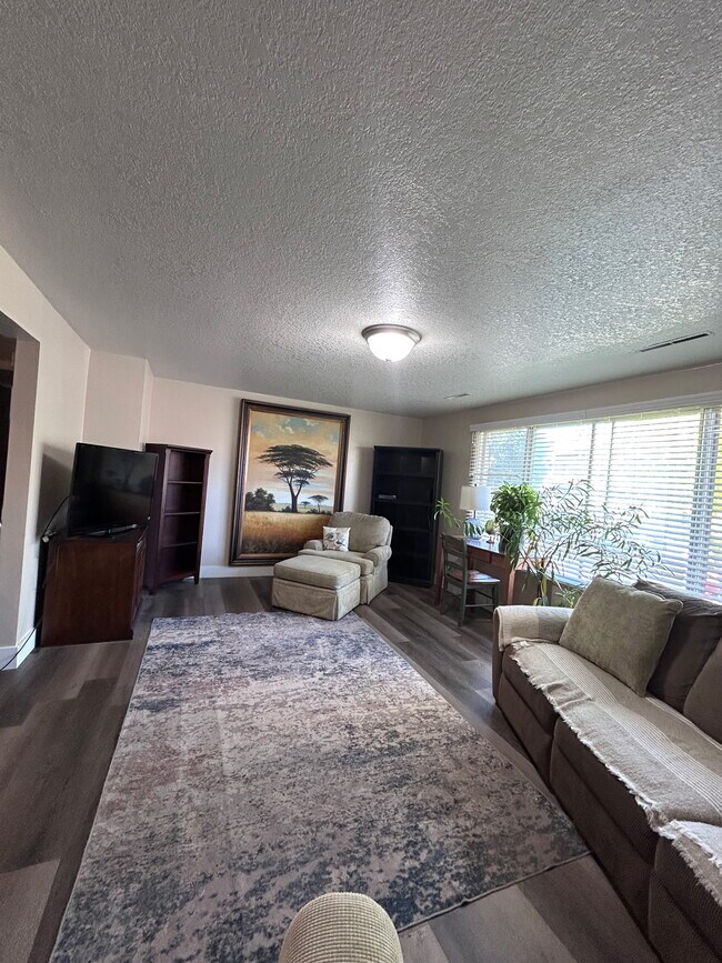 Building Photo - Parkway Villa