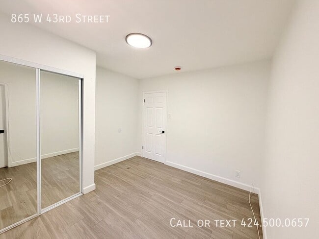 Building Photo - 865 W 43rd St