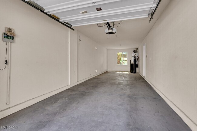 Building Photo - 9053 S Winthrop Springs Rd