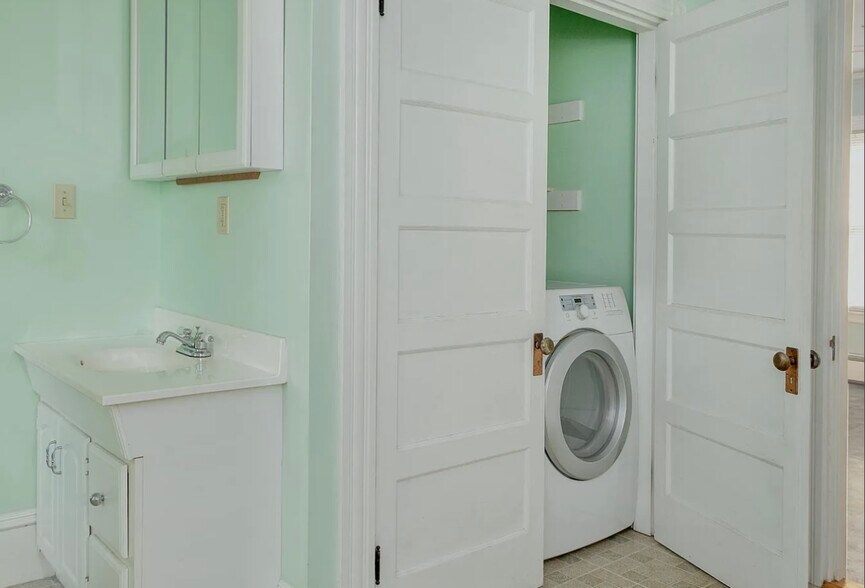 Building Photo - 110 Graham St