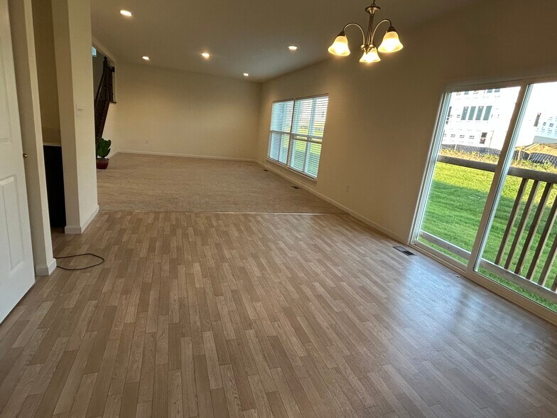 Big hall and breakfast area - 216 Windmill View Dr