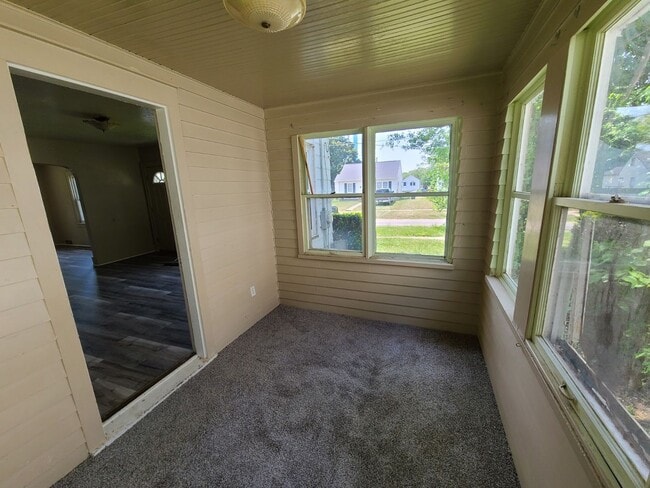 Building Photo - AVAILABLE SOON!