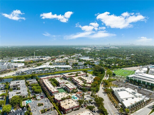 Building Photo - 8650 SW 67th Ave