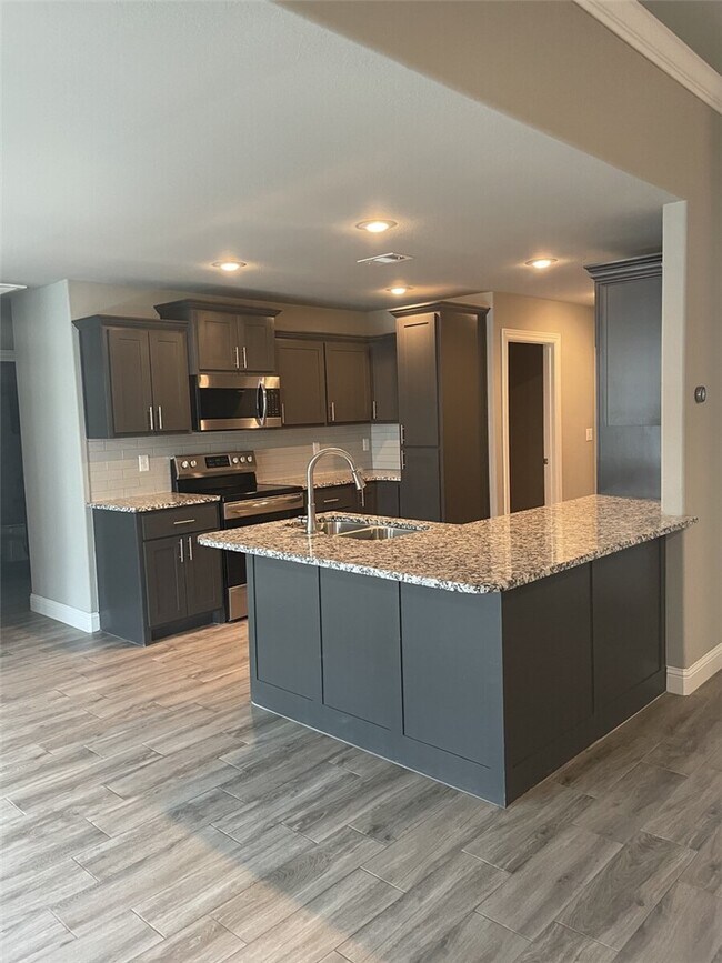 Building Photo - 1800 Sunrise Cir