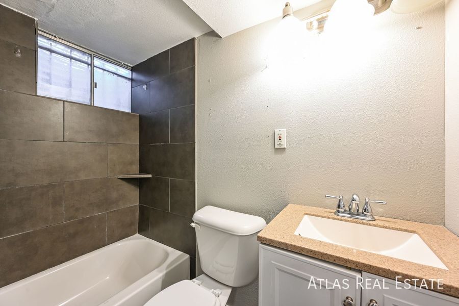 Building Photo - 2 S Macon Ct