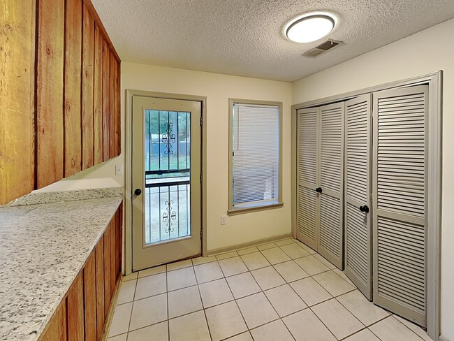 Building Photo - 5415 Stardust Dr