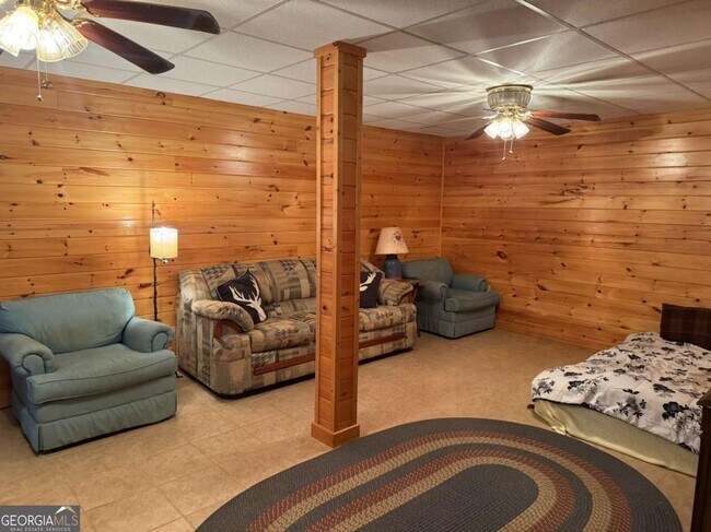 Building Photo - 664 Fox Run Dr