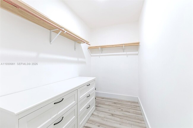 Building Photo - 2911 NW 5th Ct