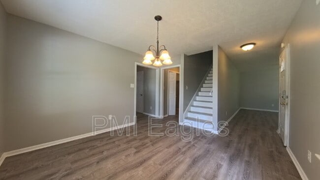 Building Photo - 504 Willow Ln