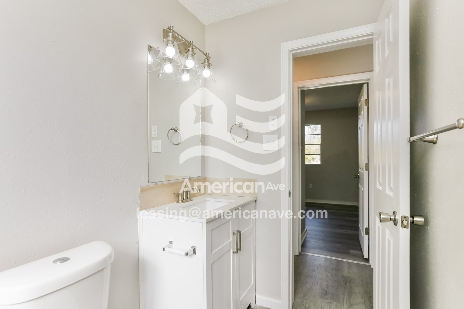 Building Photo - 1001 King St