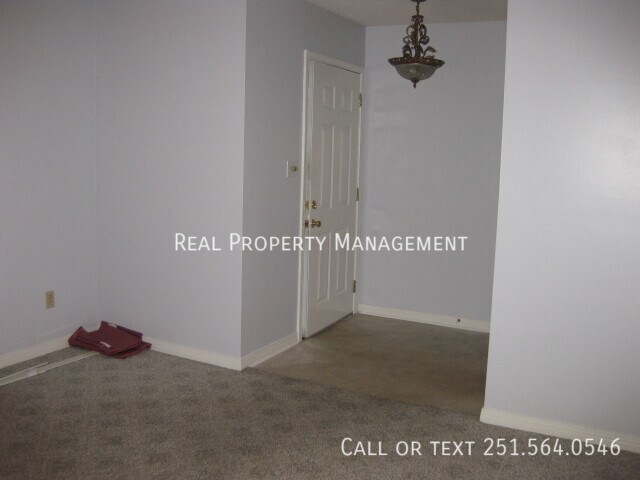 Building Photo - 1505 Deerwood Dr E