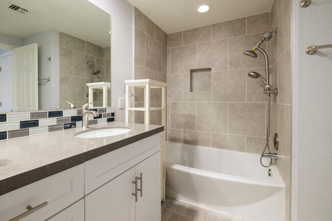 Building Photo - 79602 Ave 42