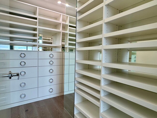 Building Photo - Gallery Penthouse Condo ~ Belltown