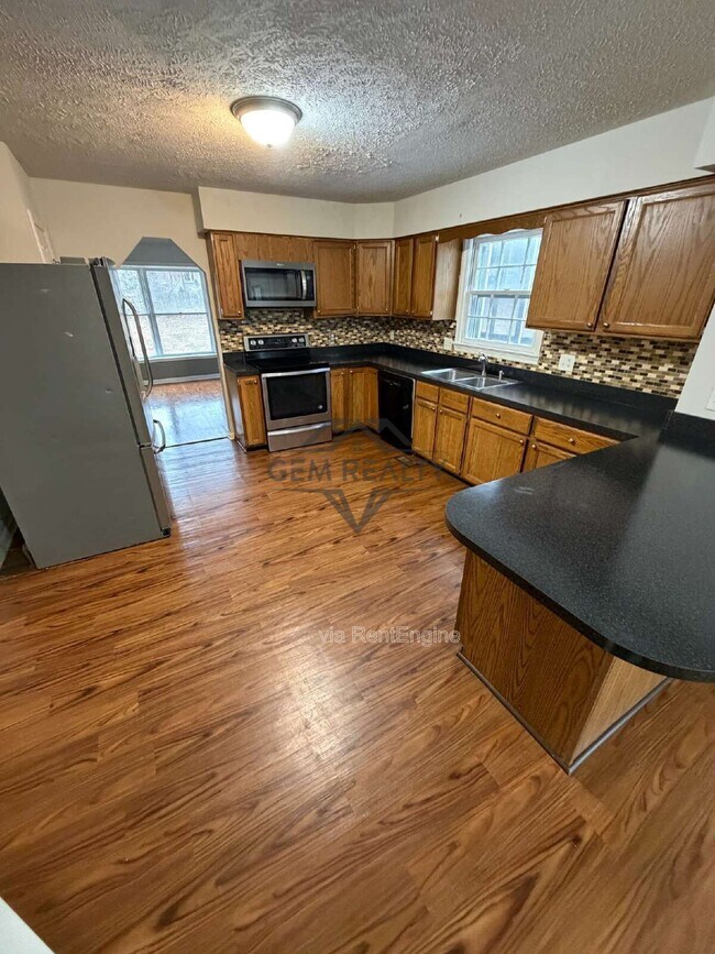 Building Photo - 4 Bryant St