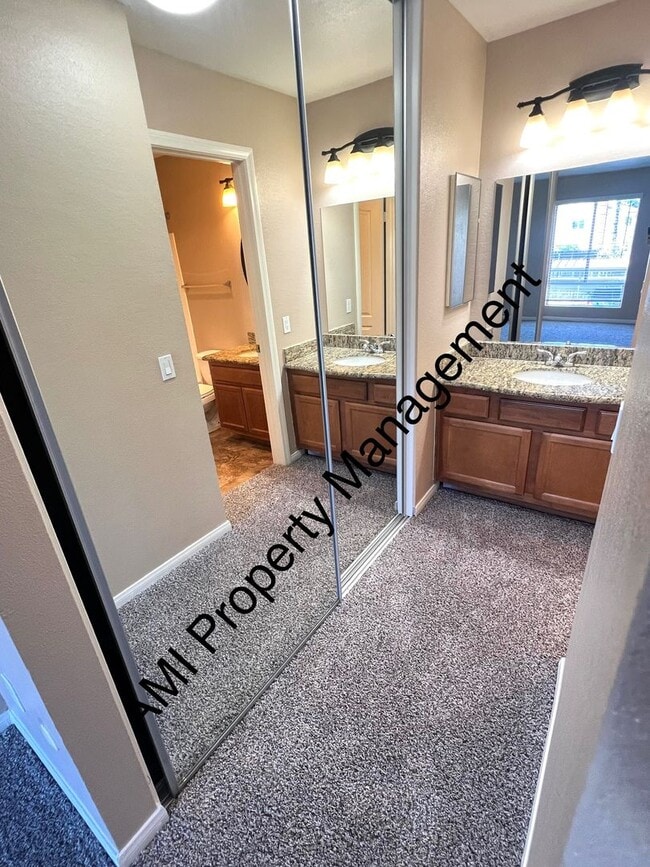 Building Photo - 1/2 OFF 1ST MONTH"S RENT!! MOVE IN BY DECE...