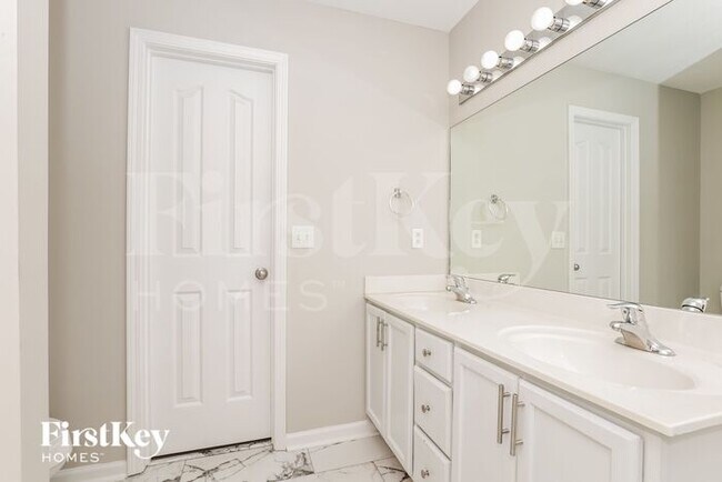 Building Photo - 869 Maricopa Dr