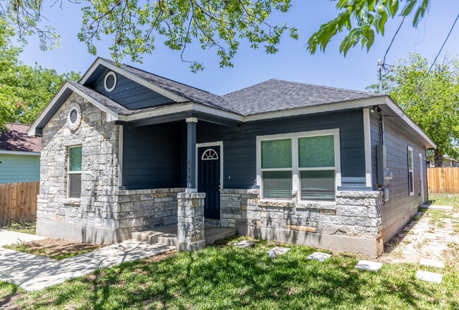 Building Photo - 479 Corliss