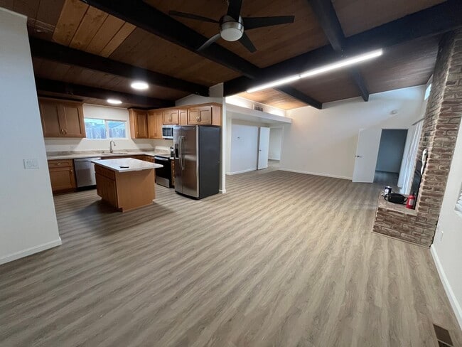 Building Photo - 4 Bedroom 2 Bath Home in Old Davis Near Campus