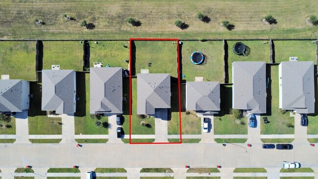 Building Photo - 4830 Highland Spgs Dr