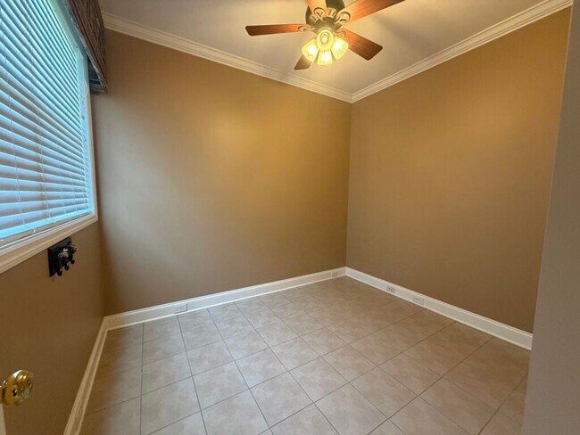 Building Photo - Spacious Executive Home in North Knox Summer Rose Subdivision