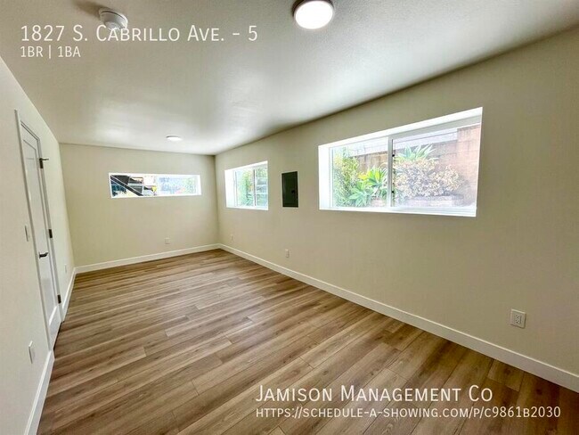 Building Photo - 1827 S Cabrillo Ave